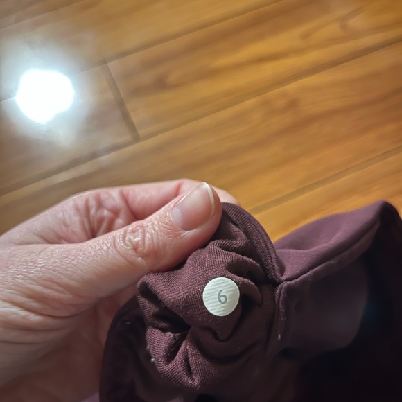 Burgundy/maroon/dark red size 6 lululemon leggings - Picture 7 of 7
